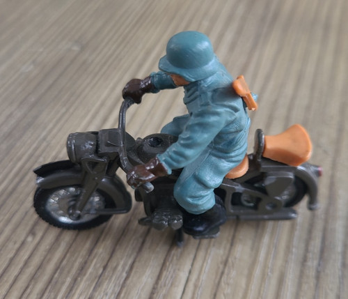 Britains deetail toy - britains, soldiers