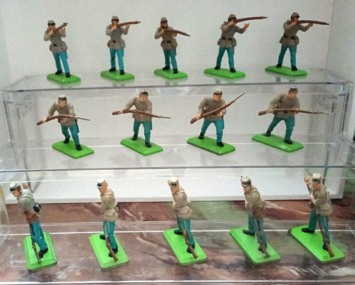 Britains deetail plastic - x,