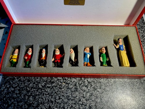 Britains lead snow white 7 - white,