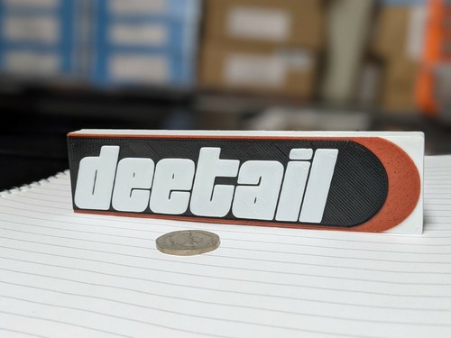 Deetail logo display britains - display,
